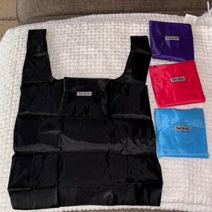 BNWT 4 Pc Nylon Reusable Foldable Tote Bag Set by Sackaroo .. Sold out in Stores